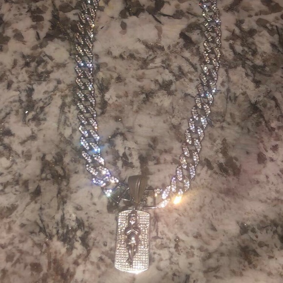 22” cuban link with angel praying pendant. - Picture 3 of 3